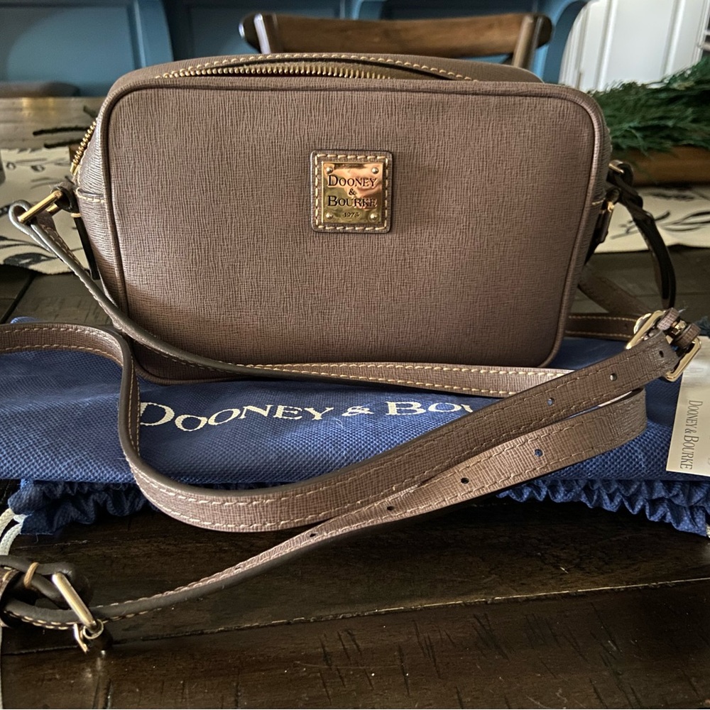 Dooney & Bourke Camera crossbody